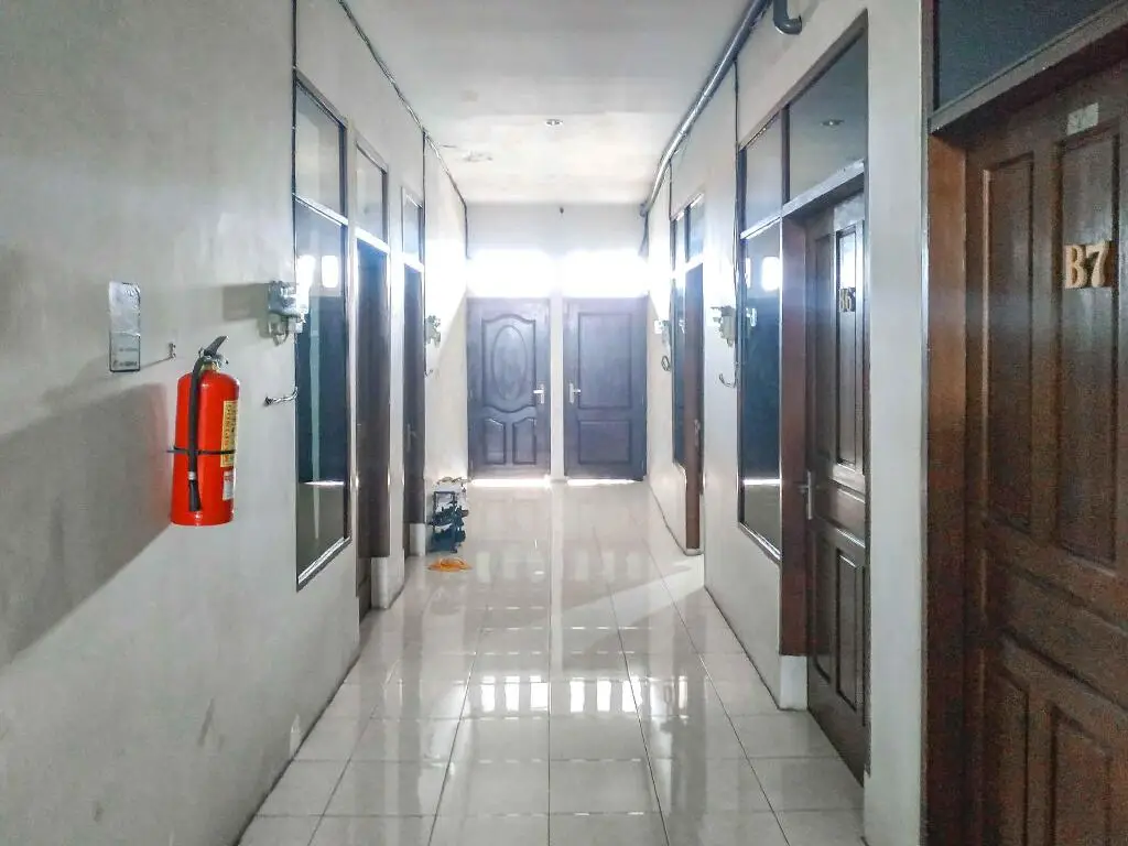 Сурабая: RedDoorz near Taman Flora Surabaya