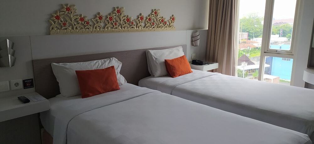 Джокьякарта: All Nite & Day Yogyakarta Gejayan