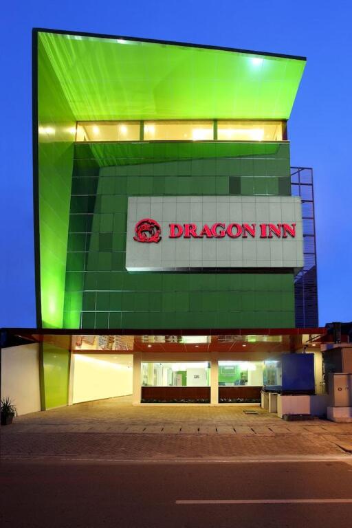 Джакарта: Dragon Inn