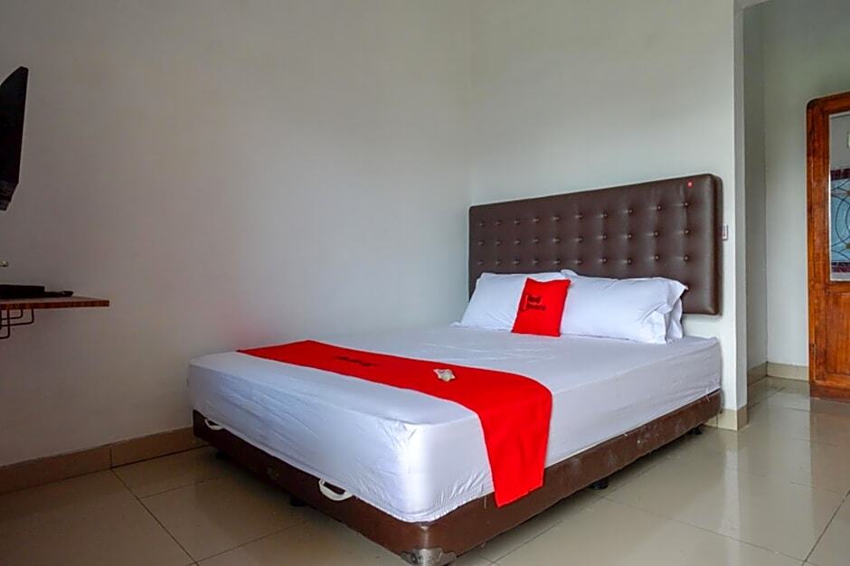 Картасура: RedDoorz Syariah near Universitas Muhammadiyah Surakarta