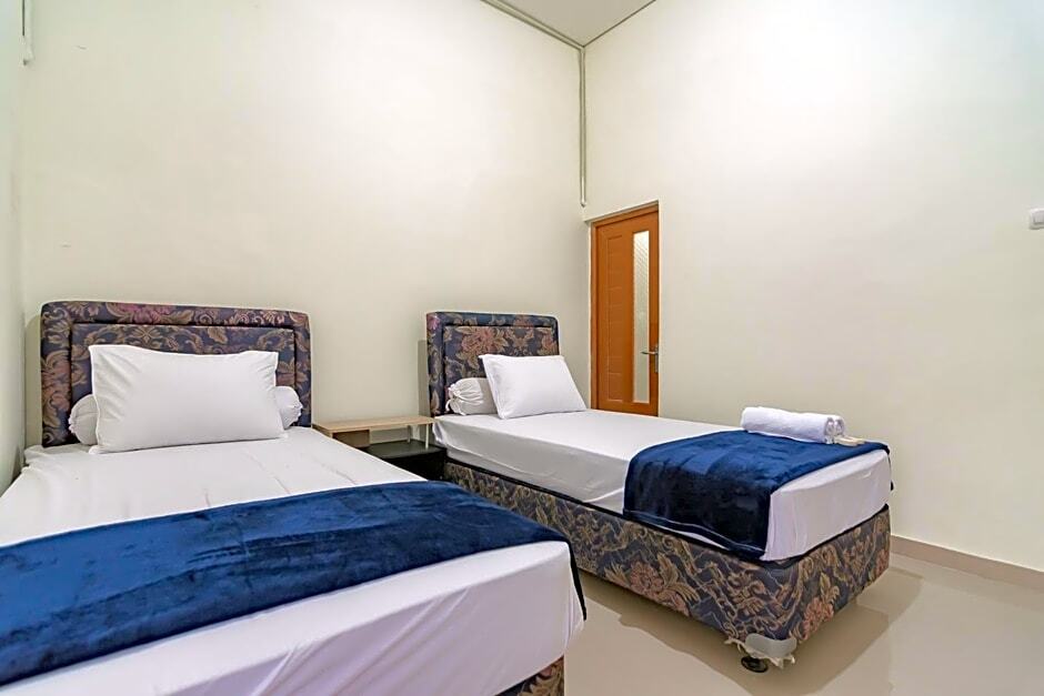 Чиребон: The Lima Guest House Syariah RedPartner