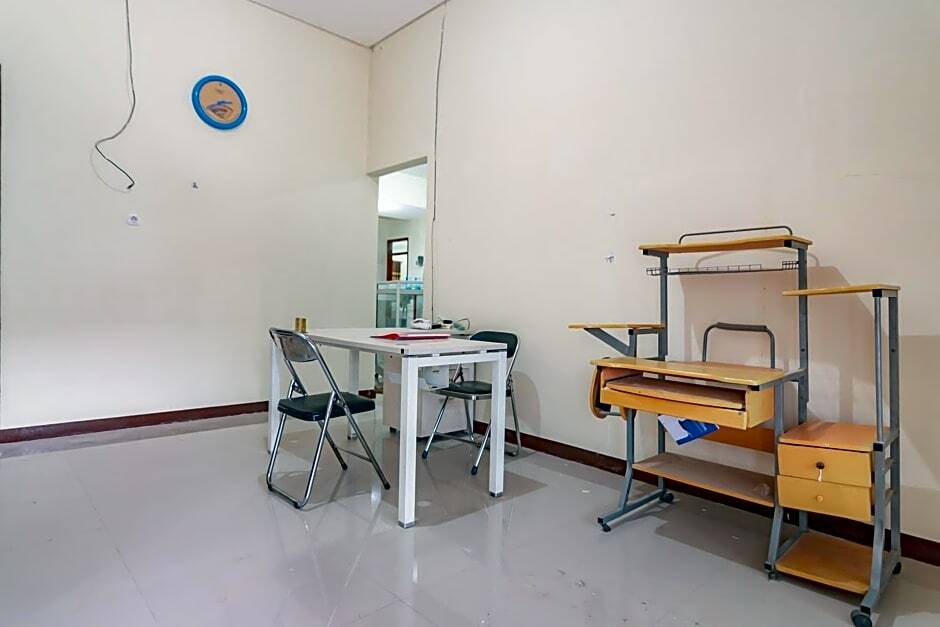 Чиребон: The Lima Guest House Syariah RedPartner