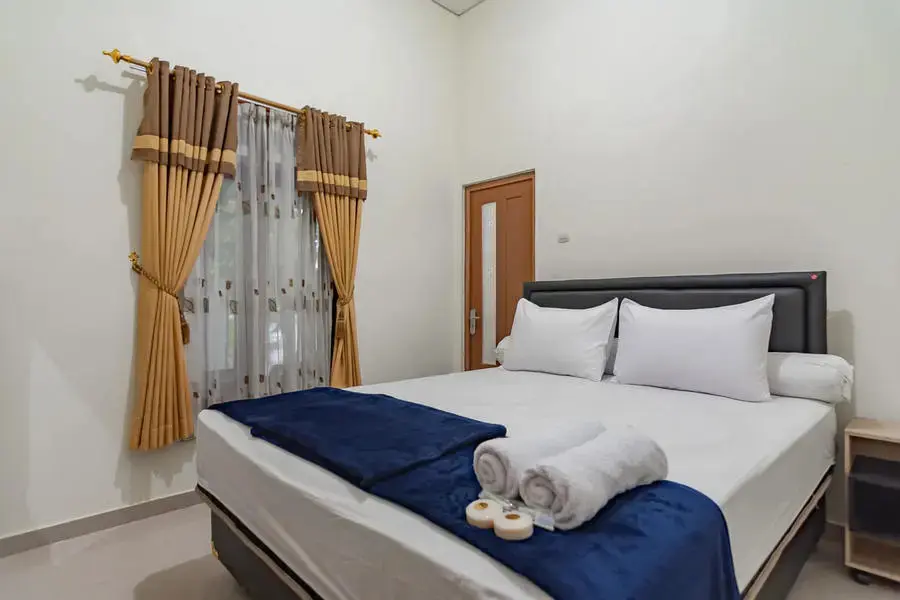 Чиребон: The Lima Guest House Syariah RedPartner
