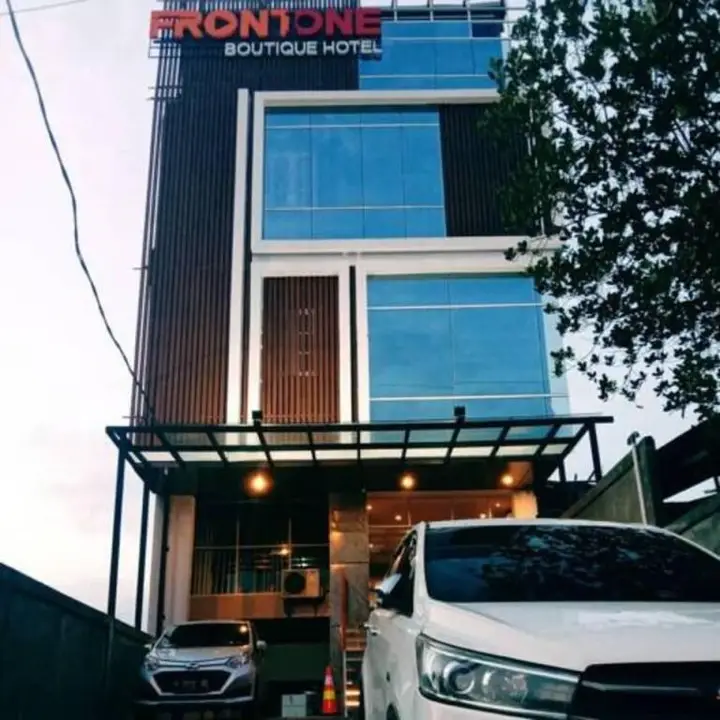 Семаранг: Front One Boutique Tugu Muda Semarang
