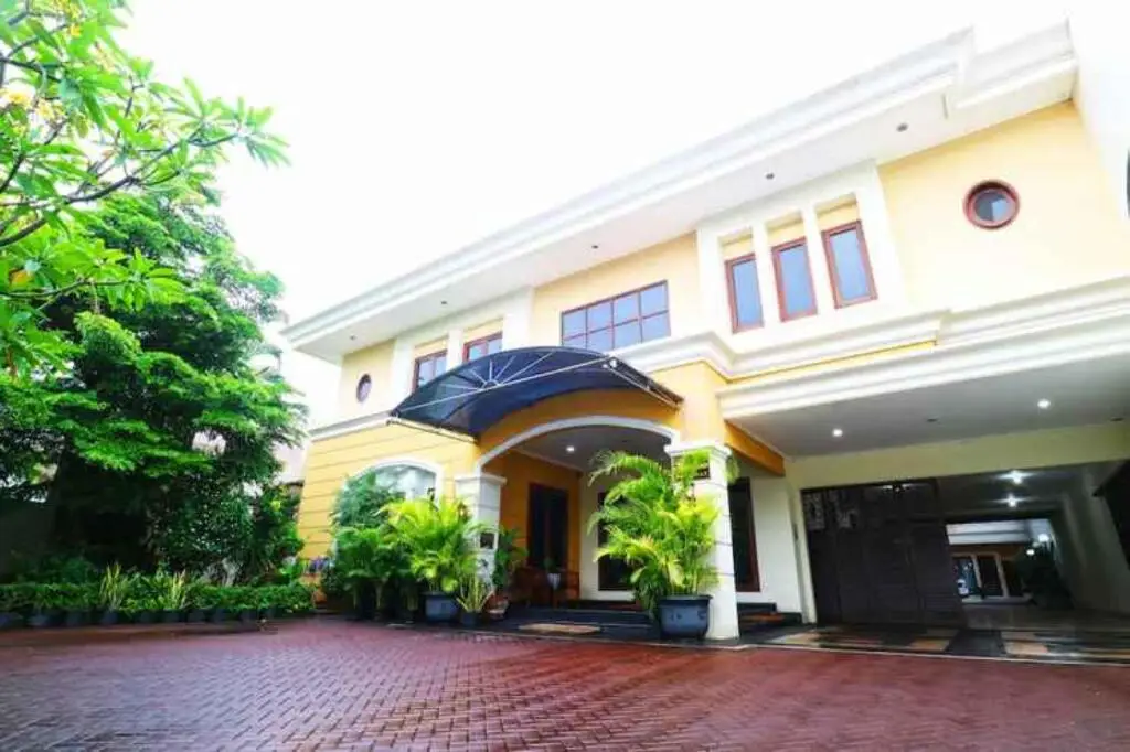Сурабая: Capital O 90254 Gardena Inn