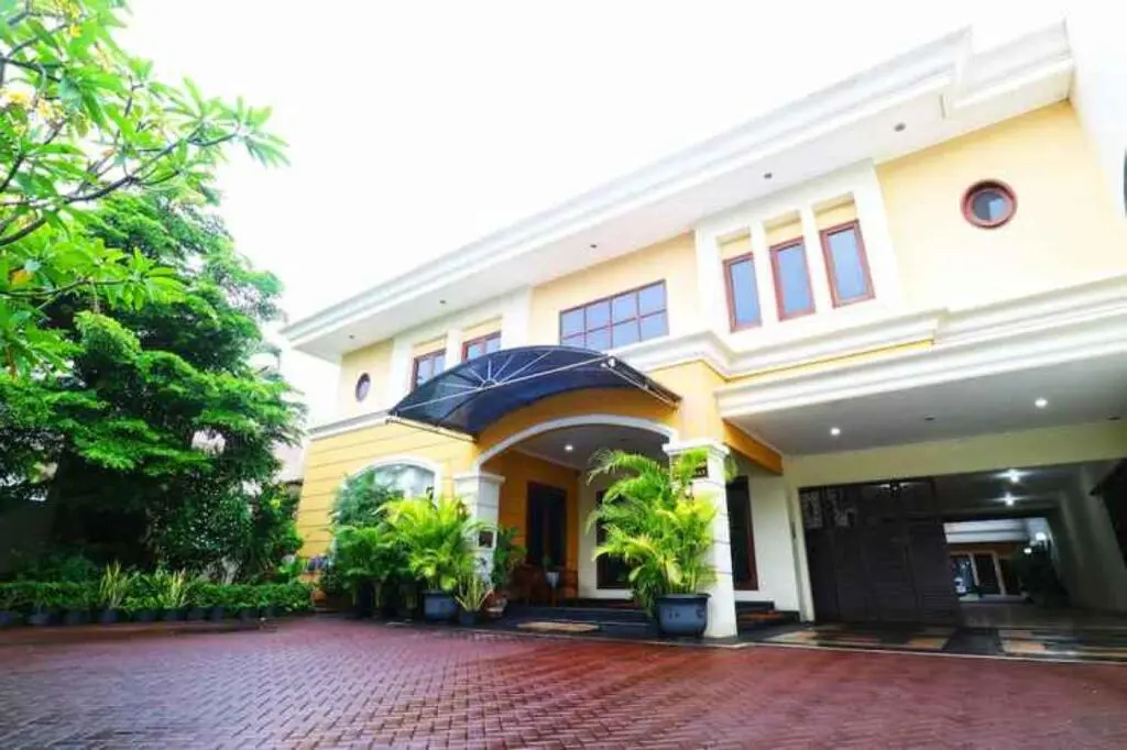 Сурабая: Capital O 90254 Gardena Inn