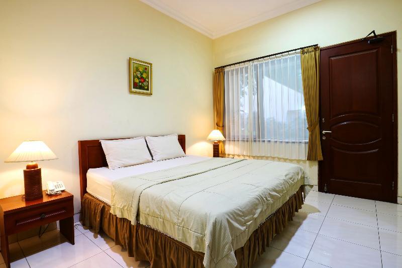 Сурабая: Capital O 90254 Gardena Inn
