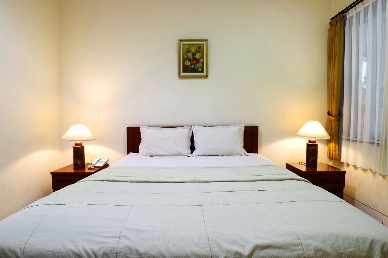 Сурабая: Capital O 90254 Gardena Inn