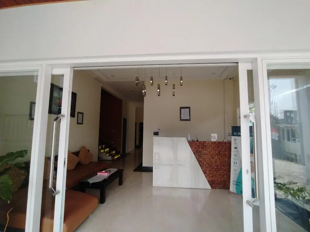 Бату: Akor Guest House