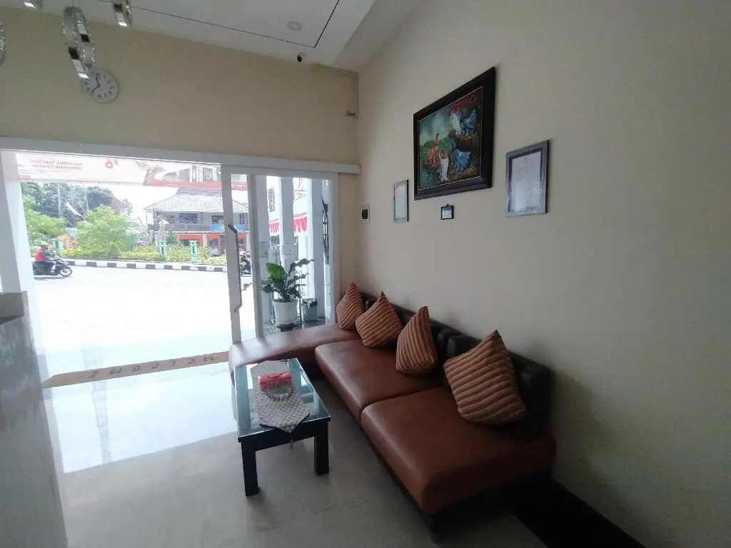 Бату: Akor Guest House