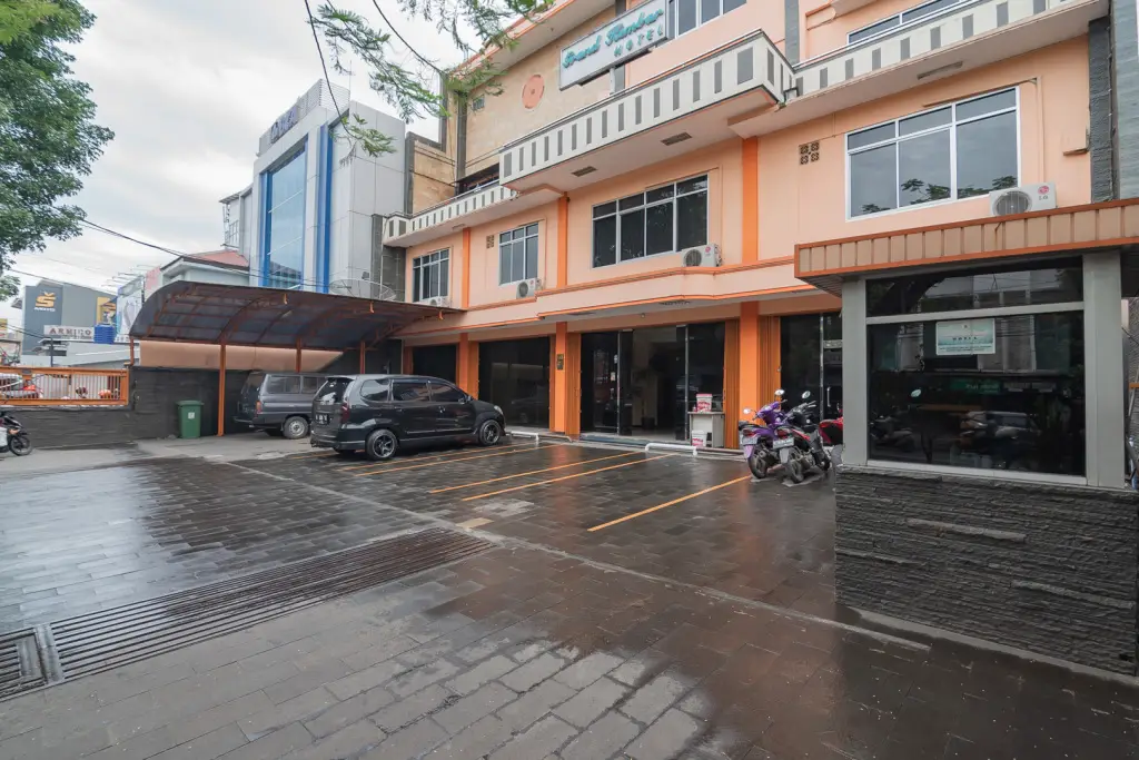 Бандунг: Grand Kembar Hotel RedPartner