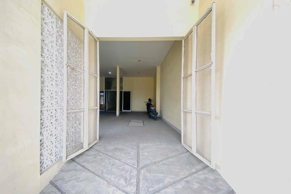 Сурабая: KoolKost Syariah near Masjid Al Akbar
