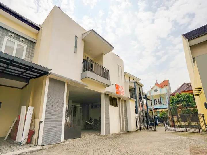 Маланг: OYO Flagship 90502 Holistay Malang New