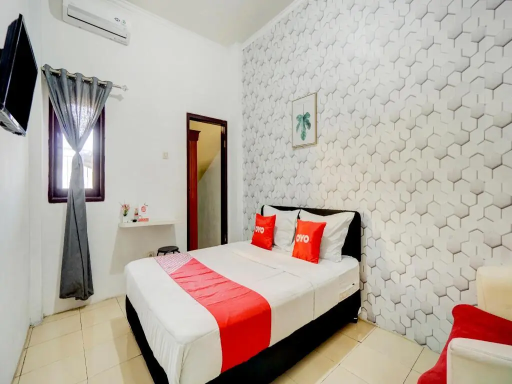 Маланг: OYO Flagship 90502 Holistay Malang New