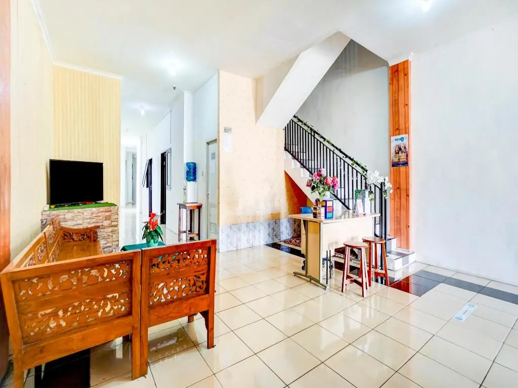 Маланг: OYO Flagship 90502 Holistay Malang New