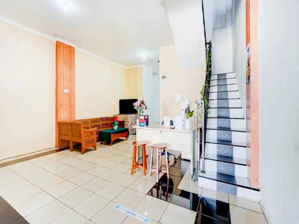 Маланг: OYO Flagship 90502 Holistay Malang New
