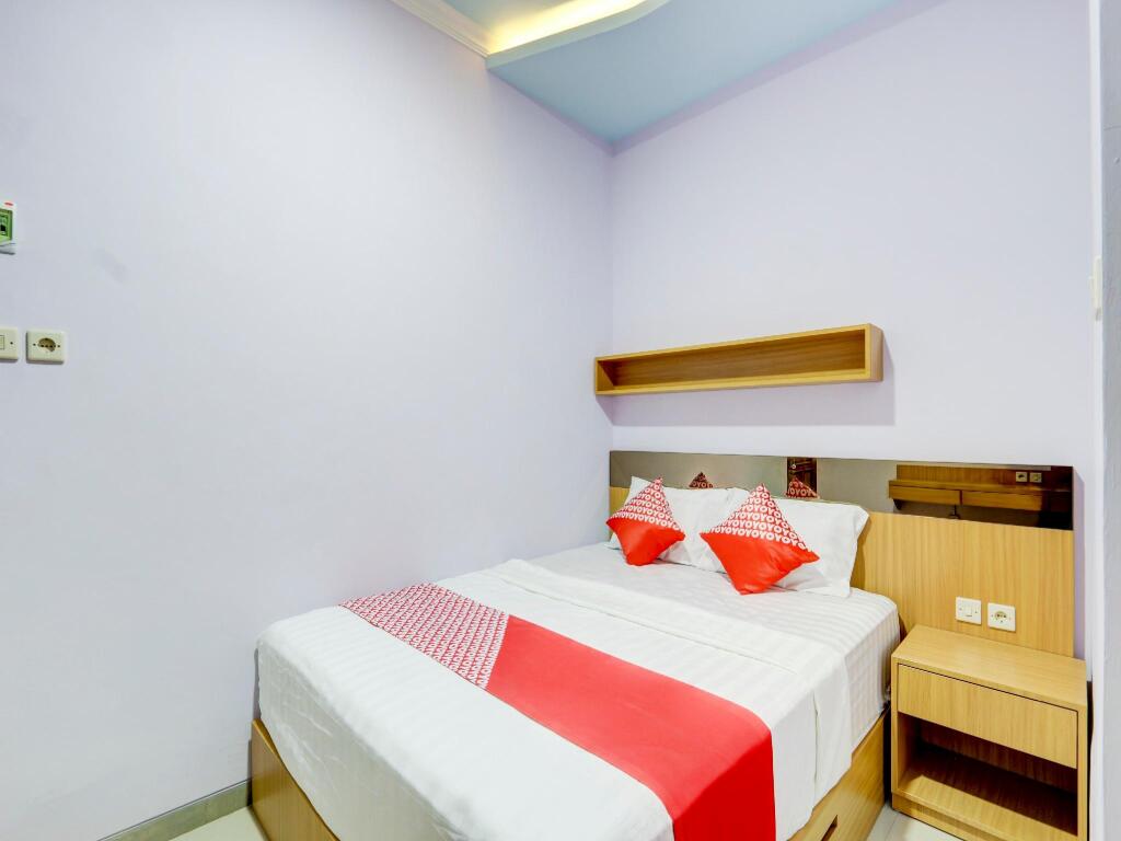 Суракарта: OYO 90373 Griya Nira 3 Syariah Putri