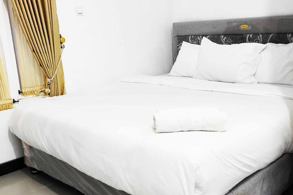 Бату: Pertiwi Guest House RedPartner