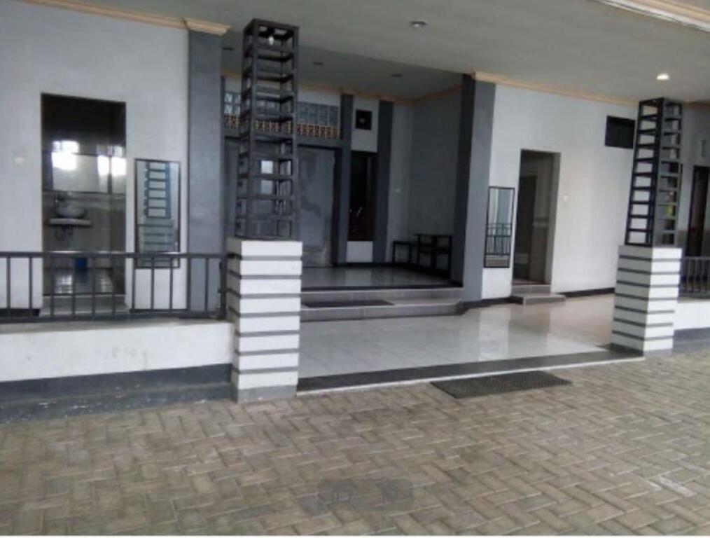 Бату: Halona Guest House