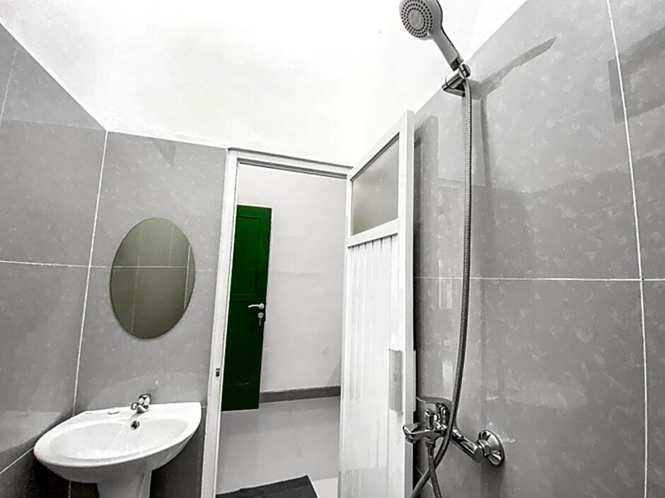 Сампанг: RedDoorz Syariah near Taman Bunga Adipura Sampang