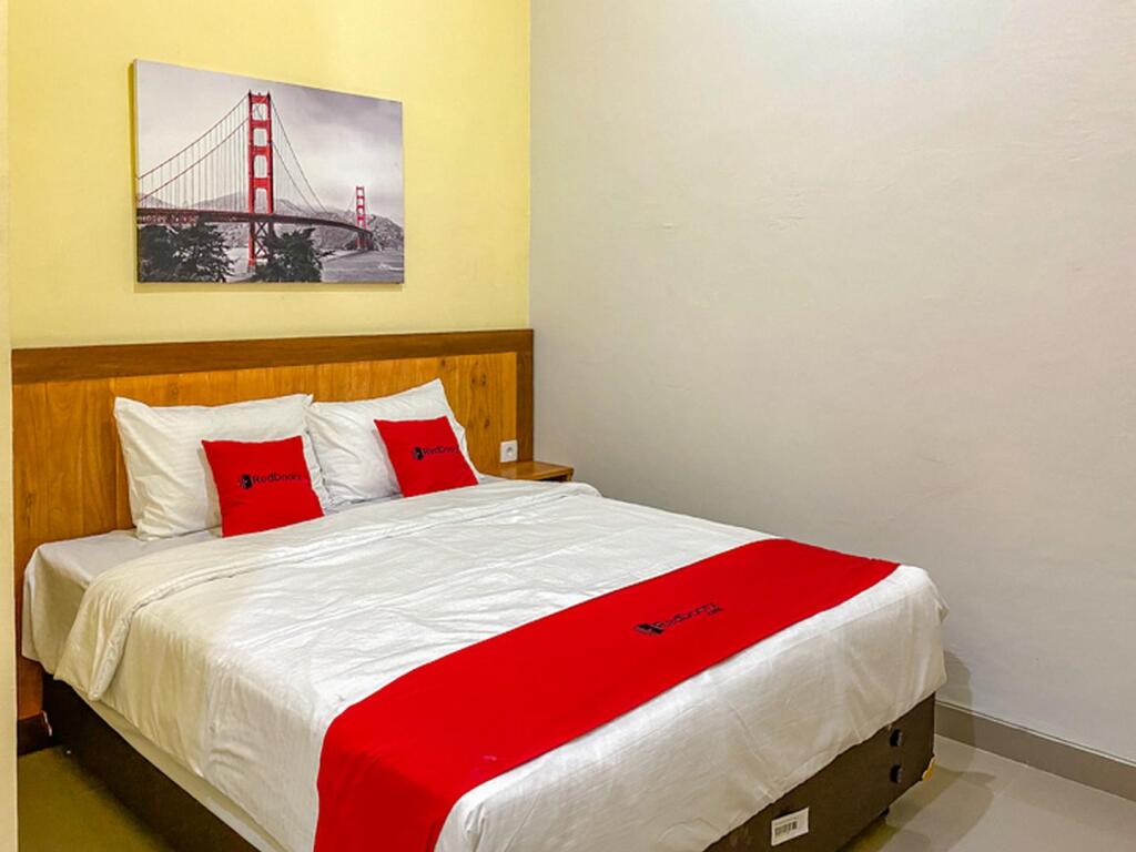 Сампанг: RedDoorz Syariah near Taman Bunga Adipura Sampang