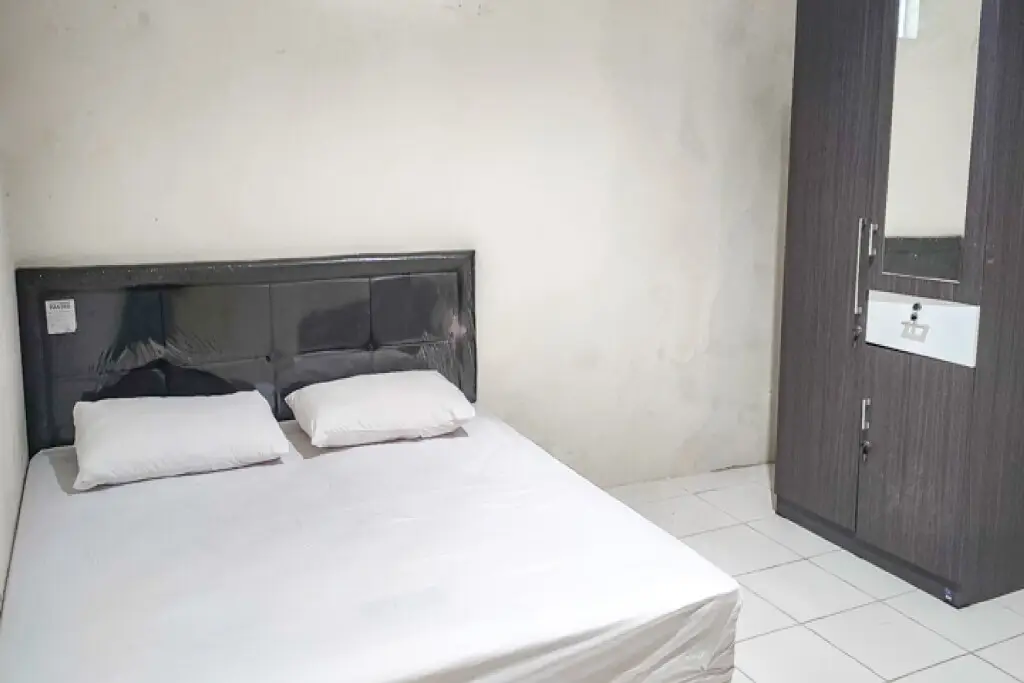 Сурабая: Anugerah Guesthouse RedPartner