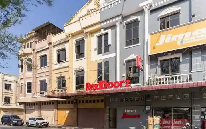 Медан: RedDoorz @ Komplek MMTC Deli Serdang