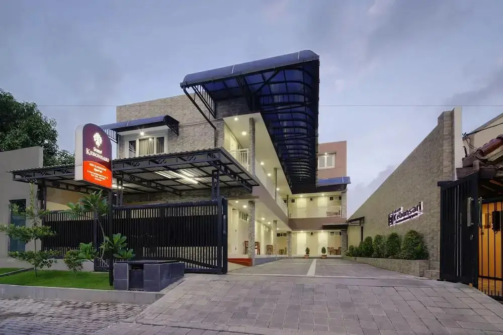 Сурабая: Reddoorz Syariah Near Graha Pena