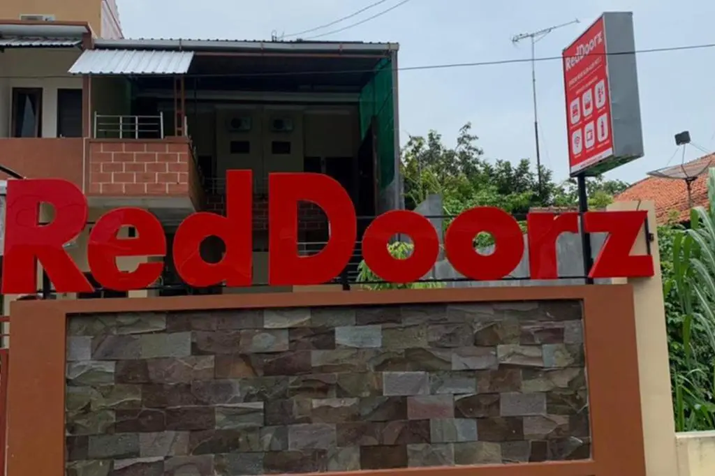 RedDoorz Syariah near Kawasan Simpang Lima Pati — фото 1