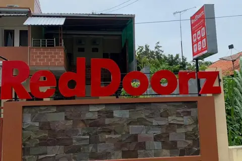 RedDoorz Syariah near Kawasan Simpang Lima Pati — фото 1