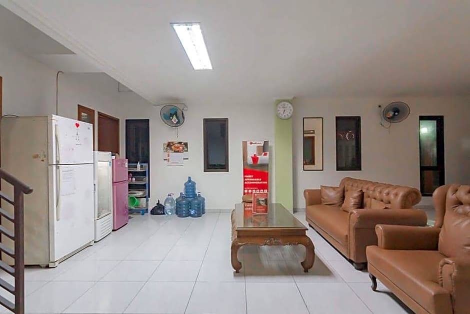 Караванг: RedDoorz Syariah near Karawang Central Plaza