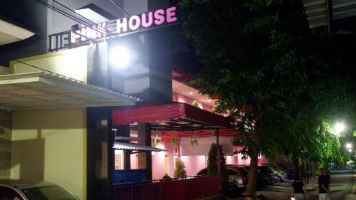 Проболинго: Pink House