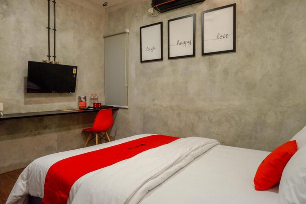 Семаранг: RedDoorz Plus near Kawasan Sam Poo Kong Semarang