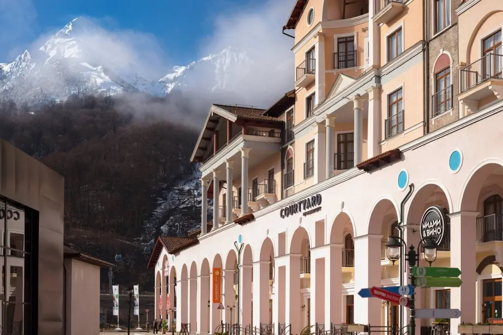 Эсто-Садок: Courtyard Marriott Sochi Krasnaya Polyana Travel Hotel