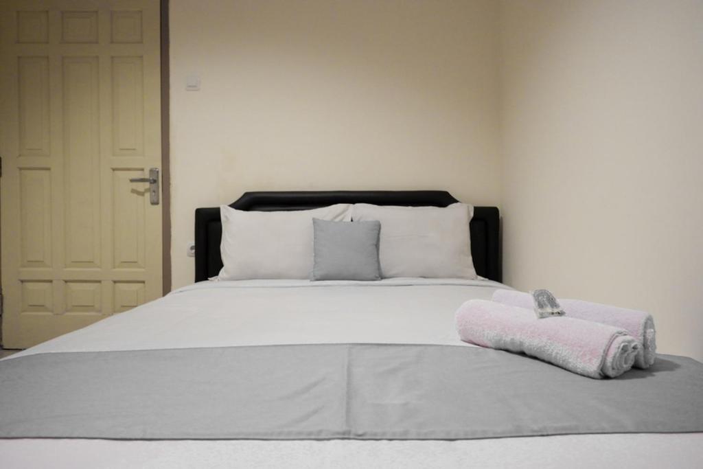 Депок: RedDoorz near Ambarrukmo Plaza Mall