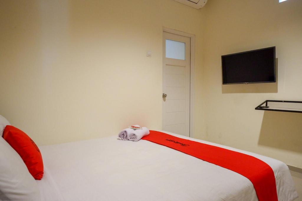 Депок: RedDoorz near Ambarrukmo Plaza Mall