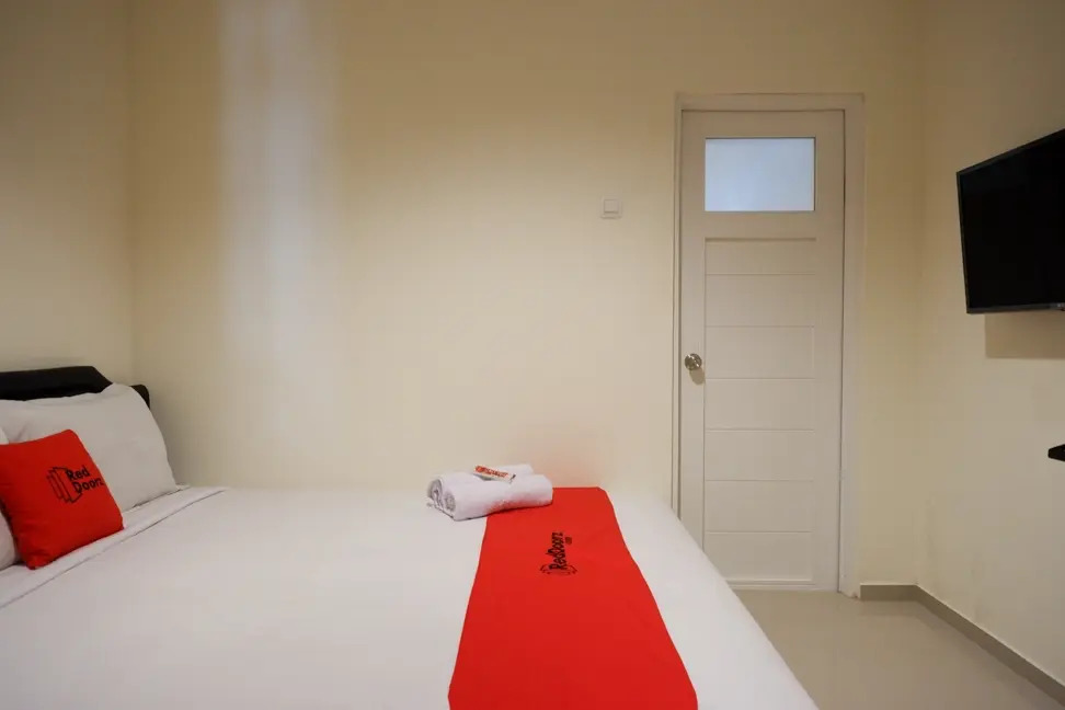 Депок: RedDoorz near Ambarrukmo Plaza Mall