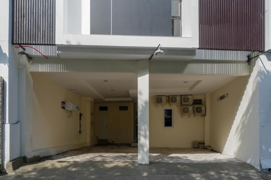 Депок: RedDoorz near Ambarrukmo Plaza Mall