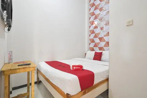 RedDoorz Syariah @ Tatasurya Guesthouse Malang — фото 1