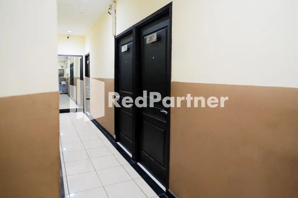 Сурабая: Sparkling Hotel RedPartner