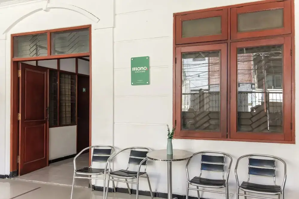 Сурабая: Mono Coliving Kertajaya, Surabaya