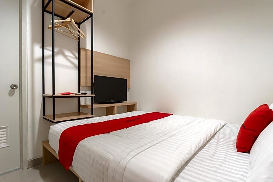 Джакарта: RedDoorz near Seasons City Mall 3