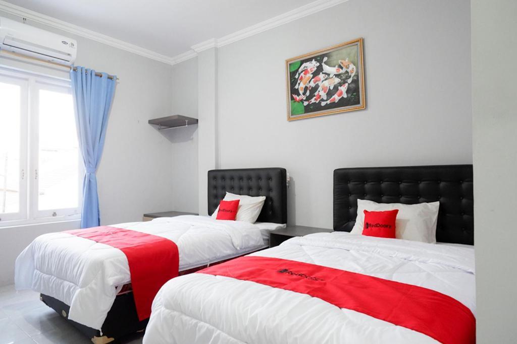 Суракарта: RedDoorz near Jalan Adi Sucipto Solo