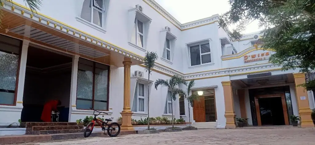 Серанг: Dewiza Hotel