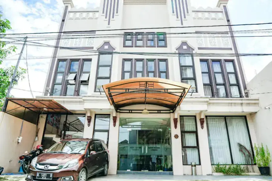 Сурабая: Audah Syariah Residence RedPartner