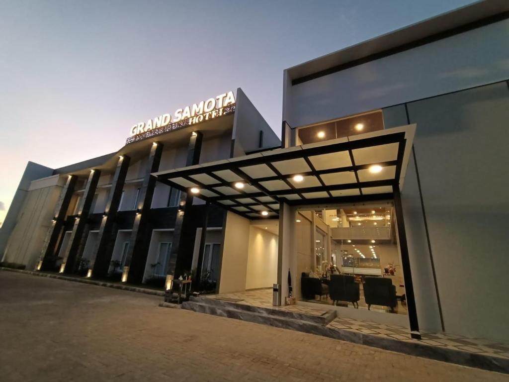 Сумбава-Бесар: Grand Samota Hotel