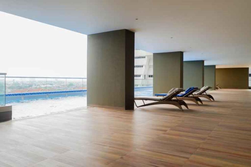 Сурабая: PRAXIS Apartment by PRAFI & Friends