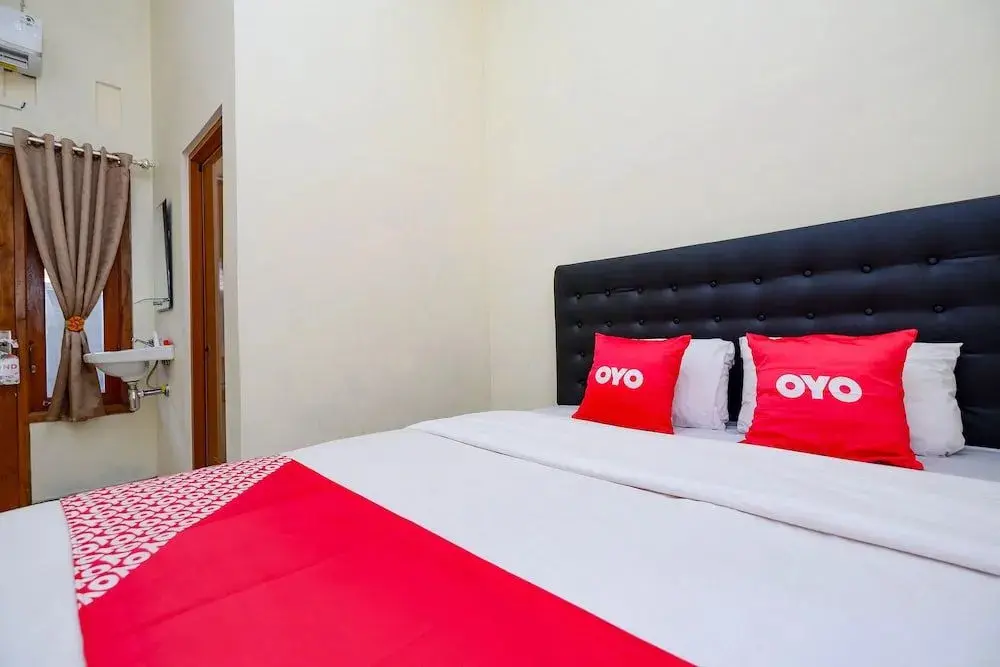Картасура: Oyo 2258 Santana Guest House