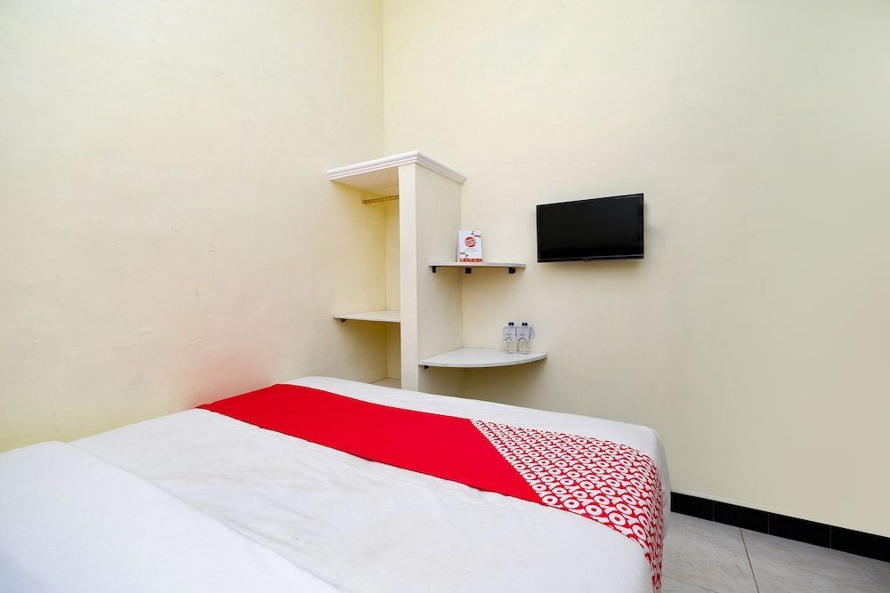Картасура: Oyo 2258 Santana Guest House