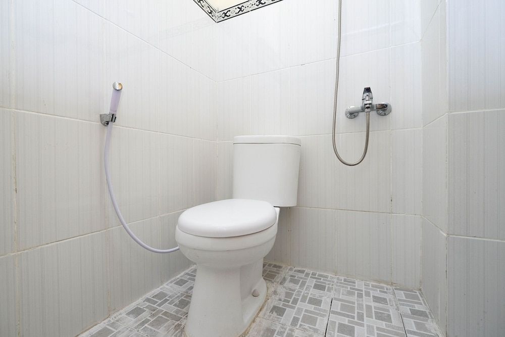 Картасура: Oyo 2258 Santana Guest House